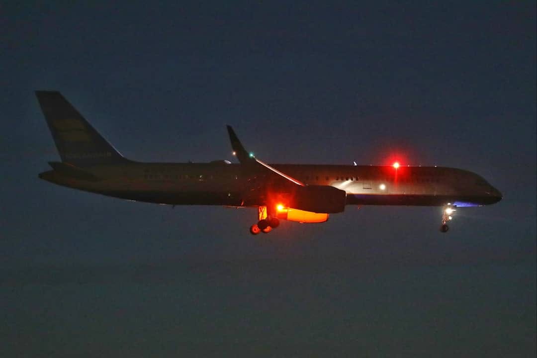 Night landing of Icelandair Boeing 752 TF-ISD in Sheremetyevo, Moscow during World Cup 2018 on 15.06.18 // Source: Alexander Bukin