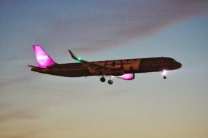Night landing of WOW air Airbus A231 TF-JOY in Sheremetyevo, Moscow during World Cup 2018 on 15.06.18 // Source: Alexander Bukin
