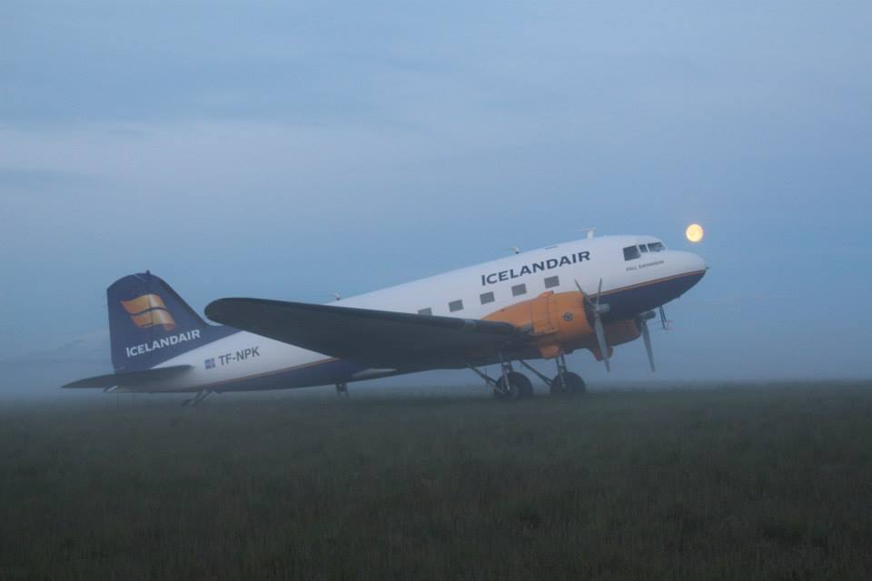 Icelandair Douglas DC-3 TF-NPK in Hella during "Allt sem flýgur" // Source: "Allt sem flýgur" in Hella // Source: Matthías Sveinbjörnsson