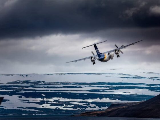 Air Iceland Connect Bombardier Dash 8 Q200 TF-FXK is departing from Ísafjörður // Source: Pilot Pirks