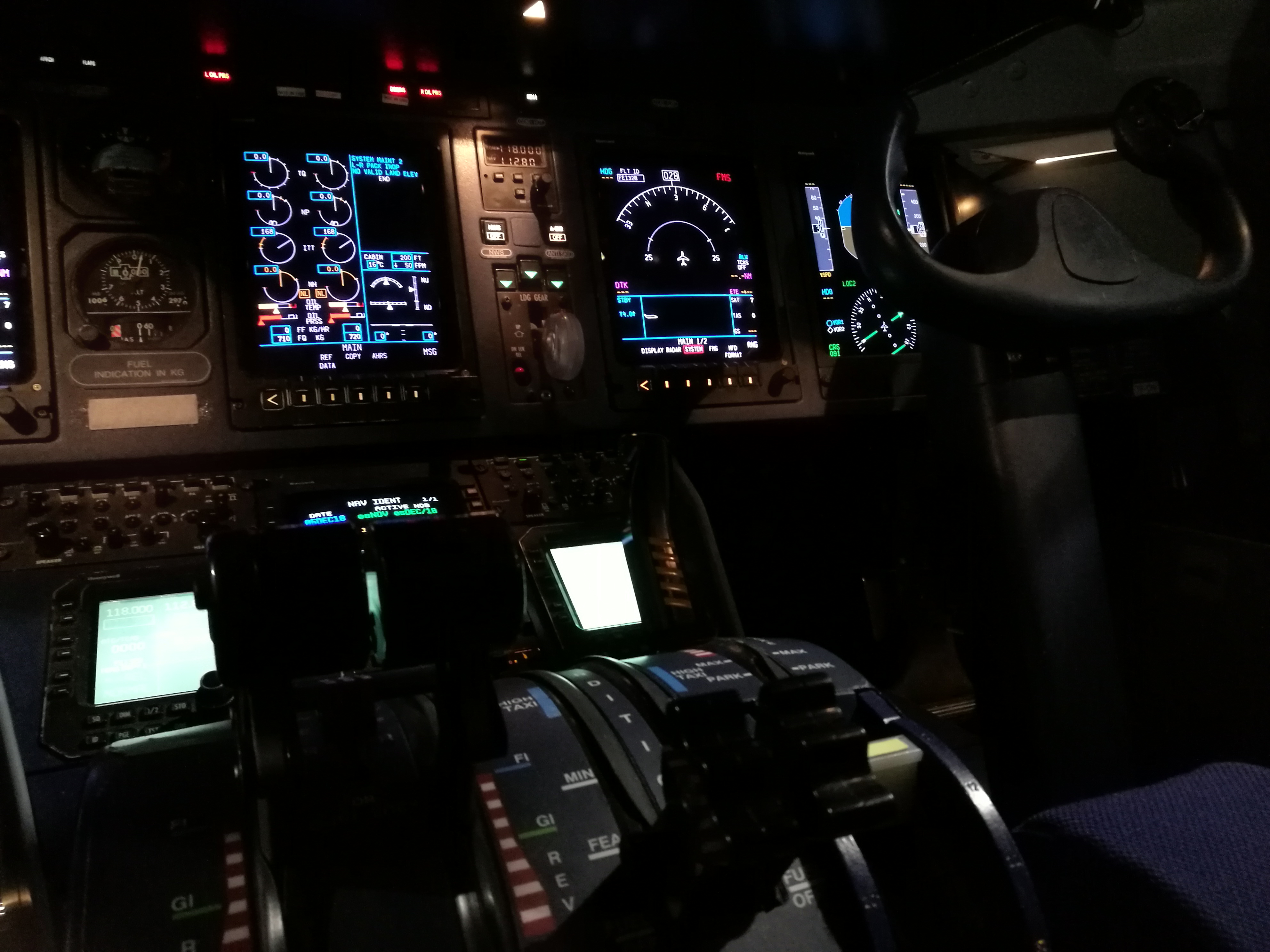 The cockpit of "Eagle Air" Dornier 328 (reg. TF-ORI) // Source: Flugblogg