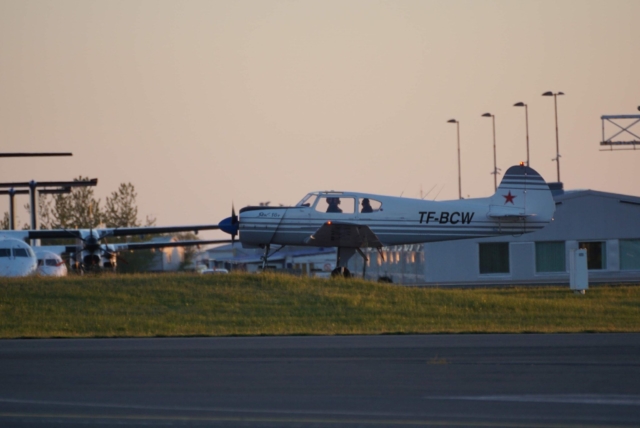 The only Icelandic Yak-18T reg. TF-BCW is taxiing after the landing in Reykjavik airport (BIRK). Pilot-in-comand is Pétur Jökull // Source: Markus Fürst