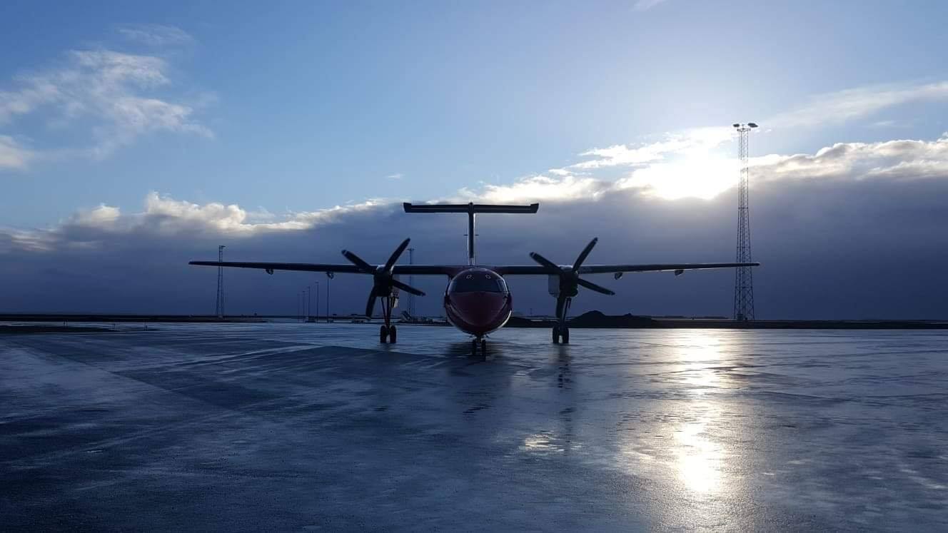Air Greenland Bombardier Dash 8 Q200 reg. OY-GRO in Keflavik after regular flight from Nuuk (BGGH) // Source: Lukasz Bernadski