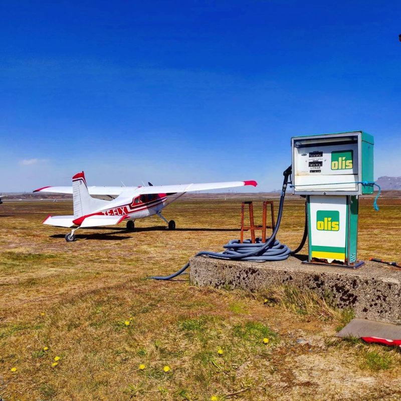 Cessna 185F reg. TF-ELX on Sandskeið aerodrome (BISS) in July // Source: Smári McCarthy