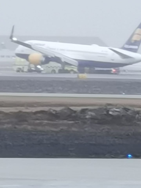 Icelandair's plane expreinced gear's collapse in Keflavik // Source: Flugblogg's readers