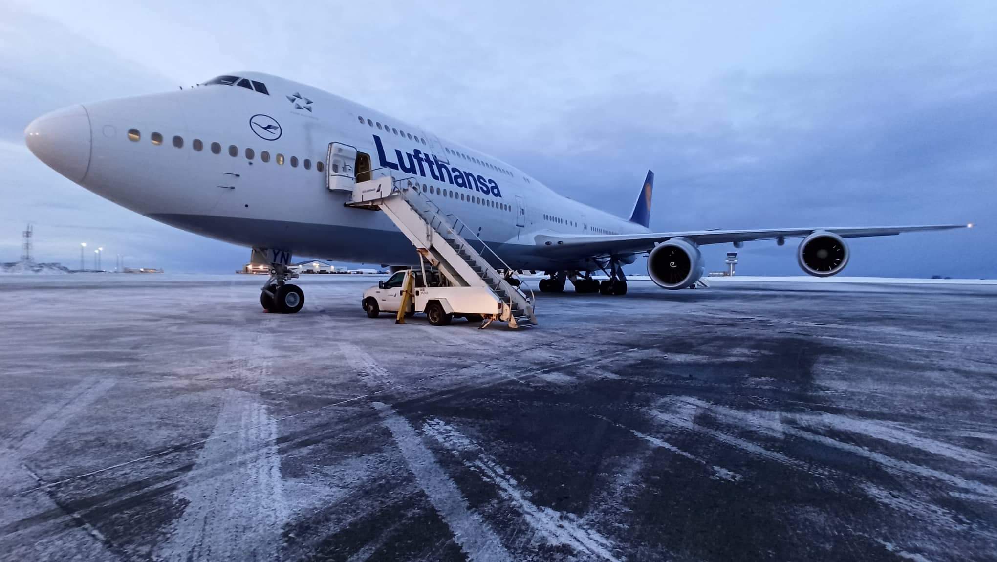 Boeing 747-8i reg. D-ABYN has diverted to Keflavik during Lufthansa flight DLH441 from Houston to Frankfurt // Source: Kuba Dudzinski