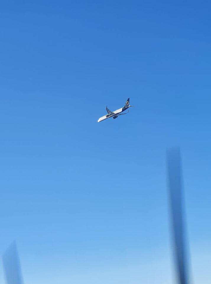 The flyby of Icelandair Boeing 757-200 reg. TF-FIS with "National Geographic" livery was noticed from general aviation plane // Source: Arnar Hreinsson