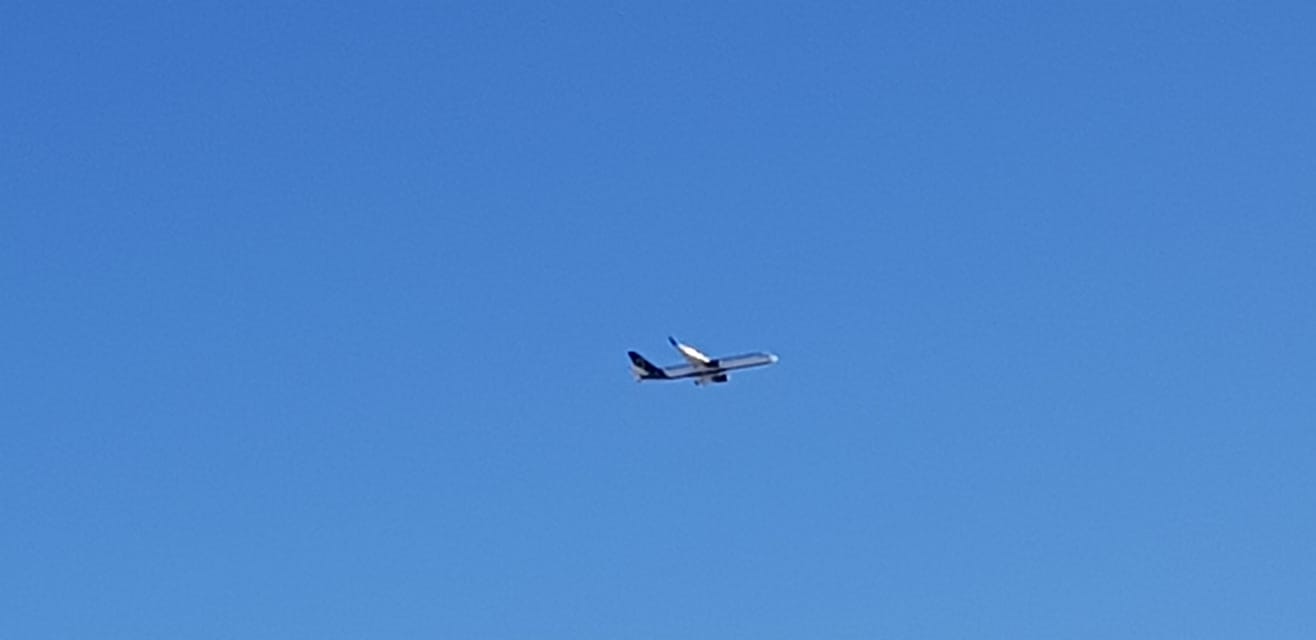 The flyby of Icelandair Boeing 757-200 reg. TF-FIS with "National Geographic" livery was noticed from the ground // Source: Freyr Halldorsson