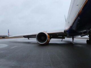 Icelandair's Boeing 757-200 reg. TF-FIA expreinced gear's collapse in Keflavik // Source: RNSA