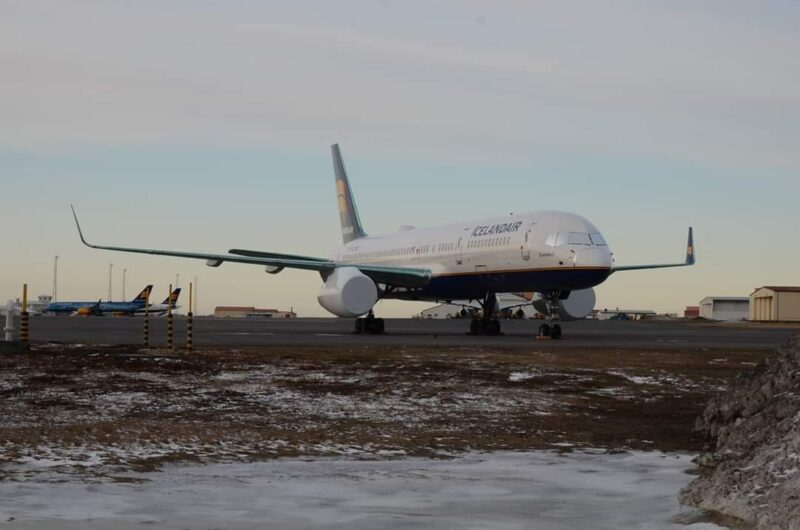 Icelandair Boeing 757-200 #TFISL, grounded today in Keflavik due to COVID-19 // Source: Emil Georgsson