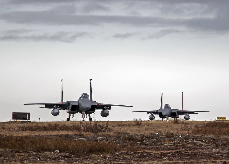 86-0175 and 86-0176 the US Air Force F15 taxi to runway 02 in Keflavik // Source: Karl Georg Karlsson