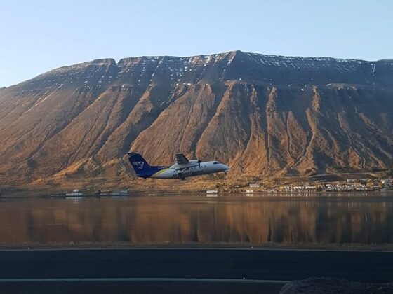 Air Iceland Connect Bombardier Dash 8 Q200 departing from Isafjorður // Source: Jóhannes Kristjánsson