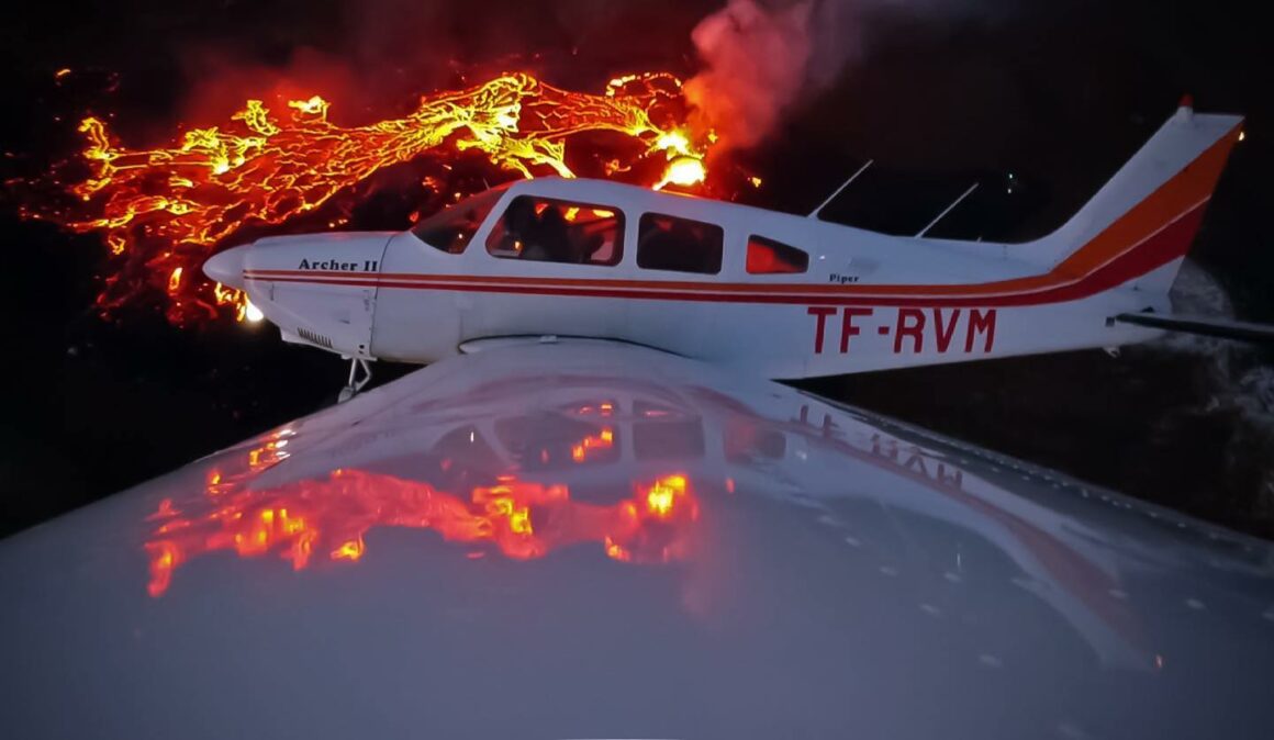 Vængir aeroclub Piper PA-28-181 reg. TF-RVM over the Fagradarlsfjall eruption in March 2021 // Source: Ernir Snær