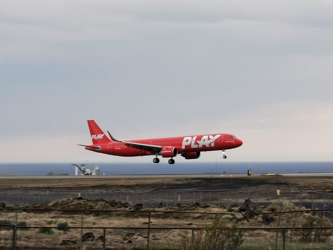 The first ever landing of Play airlines Airbus A321neo reg. TF-AEW in Keflavik // Source: Radek Werbowski