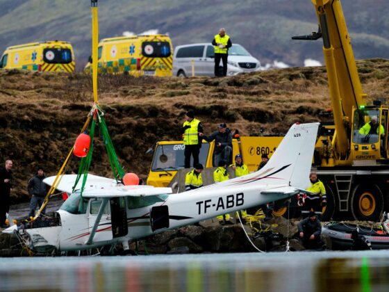Cessna 172 reg. TF-ABB was taken from the bottom of Þingvallavatn after crash on 3.February // Source: Kristinn Magnússon (MBL.is)