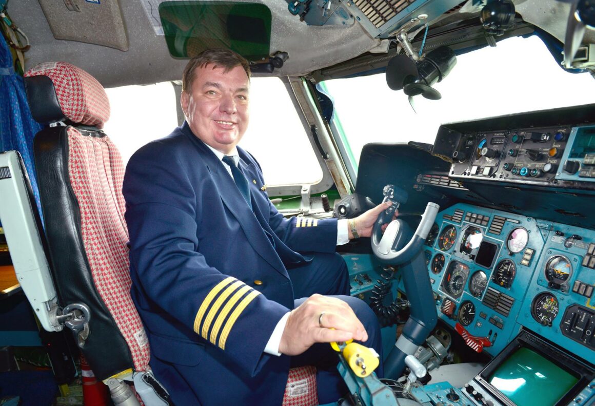 Captain Dmytro Antonov in the cockpit of An-124 // Source: Dmytro Antonov page on Facebook