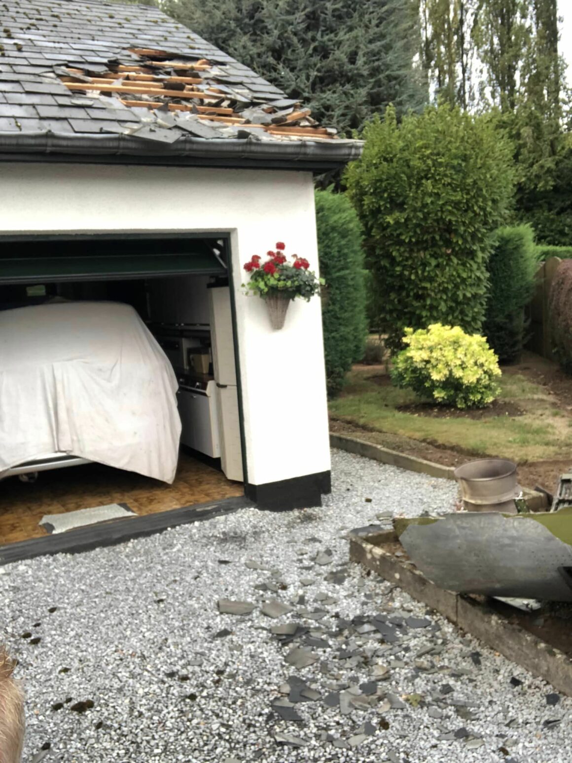 Parts of engine's cover, fallen in the yard in Waremme, from Air Atlanta Icelandic Boeing 747-412F reg. TF-AMC // Source: Facebook page of Hervé Rigot