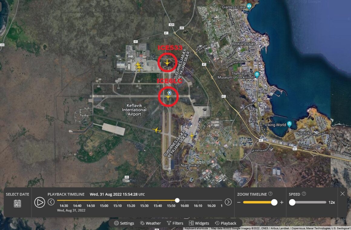 Near-miss in Keflavik between flights ICE533 and ICE6LC // Source: Flightradar24