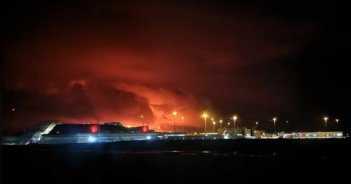The glow of the lava eruption seen from Keflavik airport in Iceland in December 2023 // Source: Alexander Belenkyi